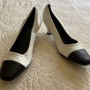 20% OFF 2+ BUNDLES! VAN Eli Shoes. White & Black. Size 9-1-2 N